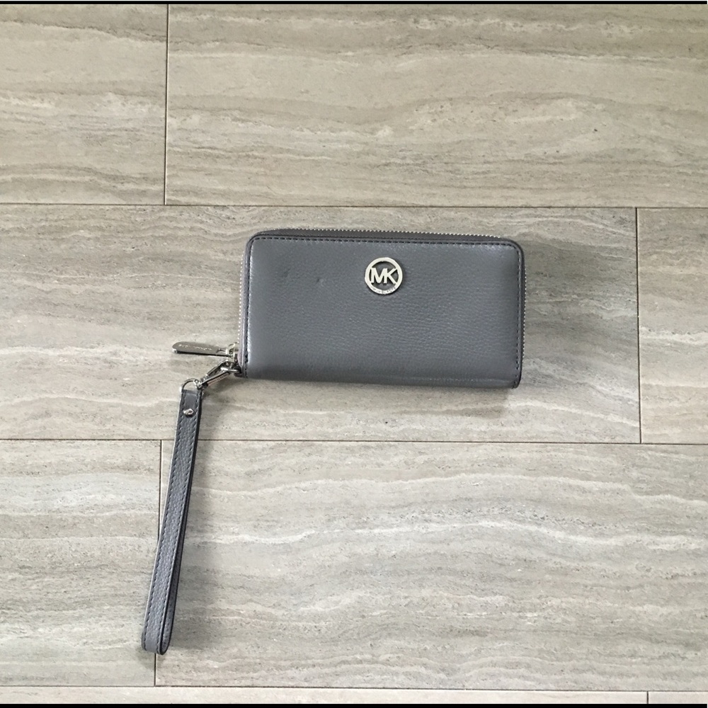 Michael Kors Phone Wristlet - Silver